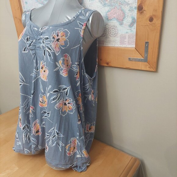 Penningtons In Every Story Plus Size Floral Blue Sleeveless Top Size 2X - Picture 3 of 9